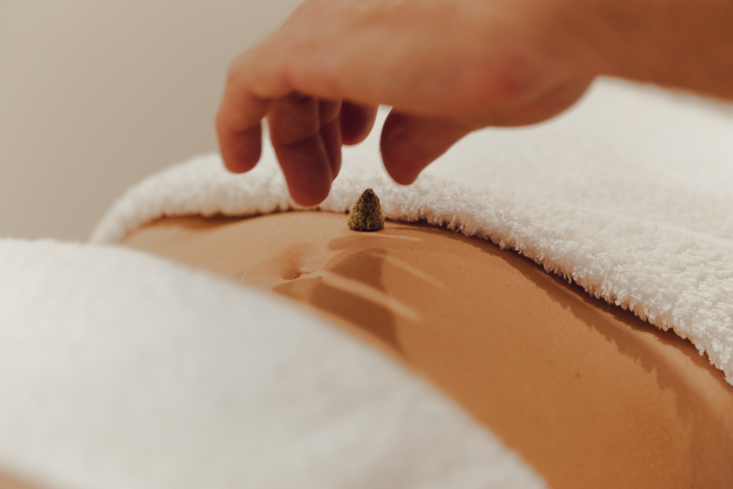 Moxibustion during pregnancy acupuncture